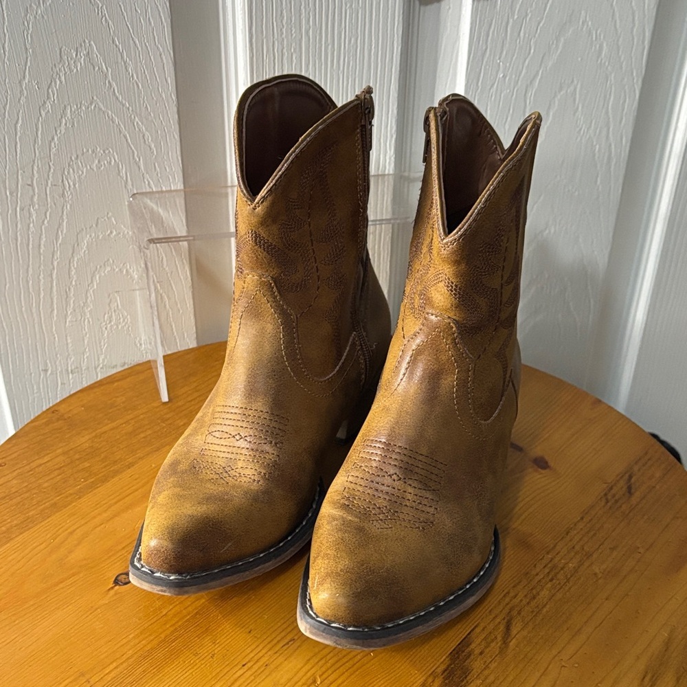 Roper Women’s Tan Western Ankle Boots 6.5
